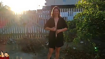 My Wife Flashes Her Pussy To The Delivery Guy Again