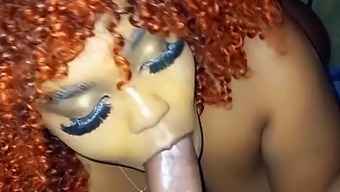 Une Belle-Sœur Demande Du Lait Dans Sa Bouche En Étant Seule À La Maison